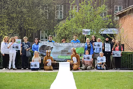 Demonstration am Bärenzwinger Demonstration am Bärenzwinger