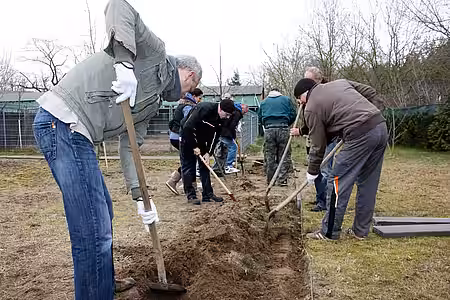Arbeitseinsatz im Tierheim aktion tier Zossen mit ‚Mopars & Coffee Berlin‘ 