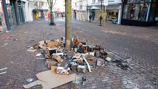 Silvestermüll auf der Strasse