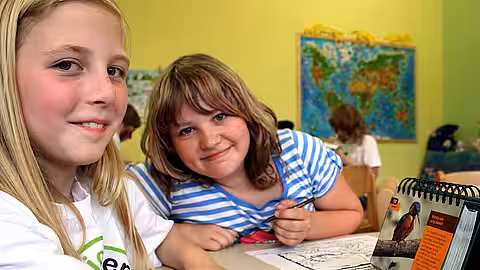 Kinder im aktion tier Tierschutzzimmer