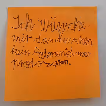 Nachdem wir uns die negativen Folgen der Palmölherstellung auf die Umwelt angeschaut haben und gelernt haben, dass dadurch viele Tiere ihr Zuhause verlieren, wünscht sich ein Kind, dass wir aufhören, Palmöl zu produzieren und zu benutzen.