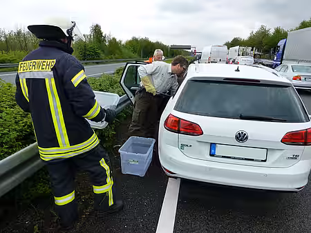 Erste Untersuchung des Autos. 