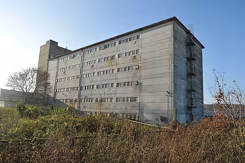 Das Schweinehochhaus in Maasdorf bei Köthen Das Schweinehochhaus in Maasdorf bei Köthen