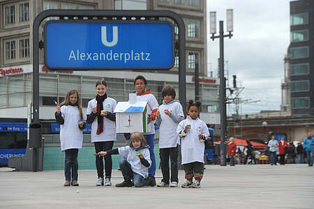 Kinder beim Kampagnenstart