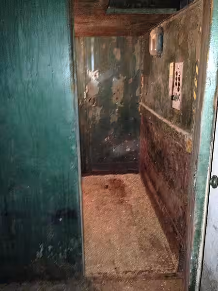 Fahrstuhl im 'Schweinehochhaus'