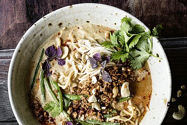 Tantanmen-Ramen mit grünen Bohnen
