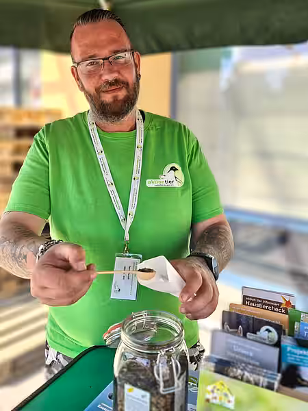 Auch David vom Team Berlin macht bei der Aktion mit. David vom Team Berlin.