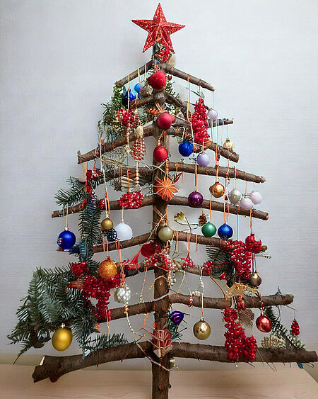 DIY - Weihnachtsbaum mit Fundstücken aus dem Wald.