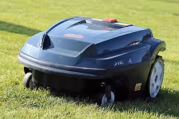 Mähroboter bitte nur tagsüber und unter Aufsicht laufen lassen! Mähroboter bitte nur tagsüber und unter Aufsicht laufen lassen!