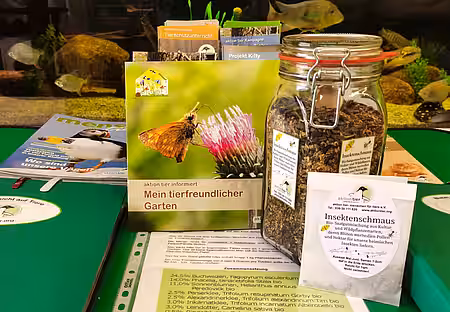 Unsere Bio-Saatgutmischung besteht aus insektenfreundlichen Kultur- und Wildpflanzen. Unsere Bio-Saatgutmischung besteht aus insektenfreundlichen Kultur- und Wildpflanzen.