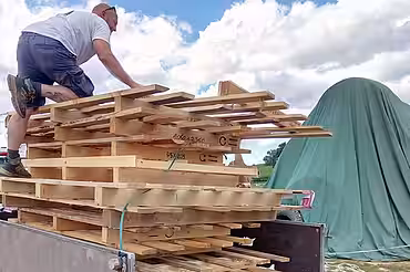 Paletten für den Lottihof