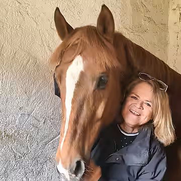 Evelin Ploetz mit ihrem Pferd MAC. Evelin Ploetz mit ihrem Pferd MAC.