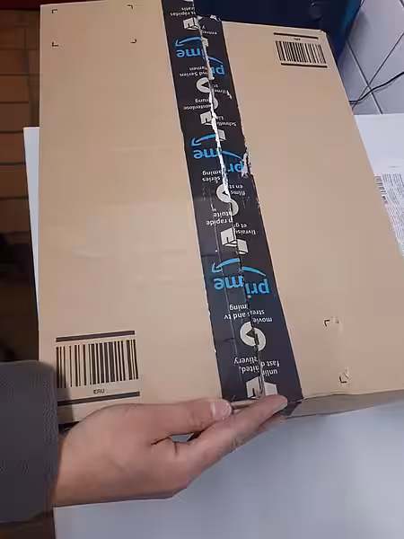 In dieser verschlossenen Kiste wurden die Kaninchen ausgesetzt. In dieser verschlossenen Kiste wurden die Kaninchen ausgesetzt.