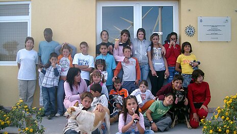 Auch Kinder aus Kinderheimen besuchen das Tierheim.