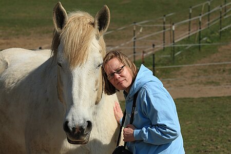 Ute mit Percheronstute Ida.