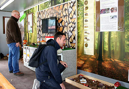 Ausstellung im aktion tier Tierschutzmobil