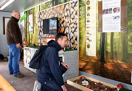 Ausstellung im aktion tier Tierschutzmobil