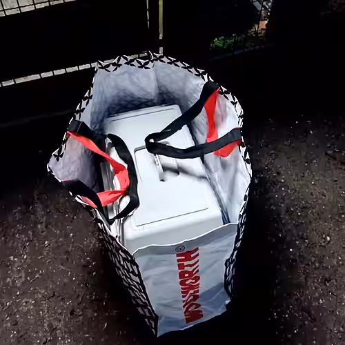 Tüte mit ausgesetzten Kaninchen