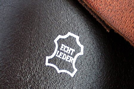 Ledersymbol Das Ledersymbol ist nicht geschuetzt und kann daher von den Herstellern unterschiedlich gestaltet werden.