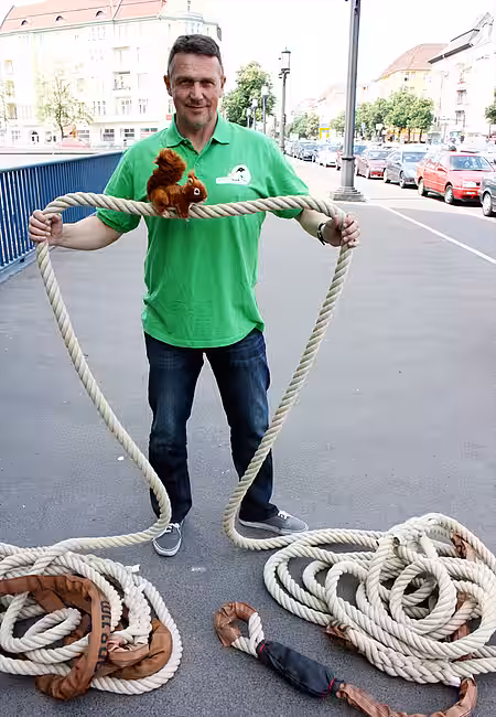Ralf Wally mit Eichhörnchenseil 