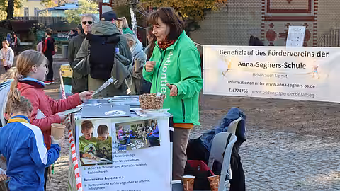 Ursula Bauer aus der aktion tier Geschäftsstelle Berlin konnte den Kindern viele Fragen beantworten