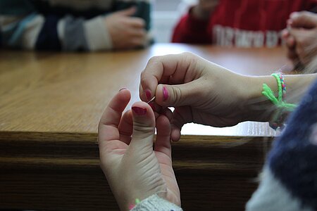 Kinder beim Tierschutzunterricht