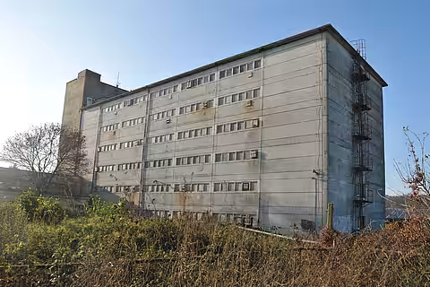 Schweinehochhaus in Maasdorf (Sachsen-Anhalt) Schweinehochhaus in Maasdorf (Sachsen-Anhalt)
