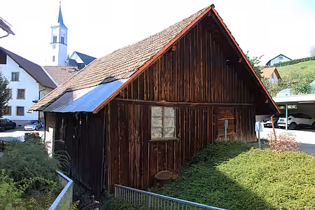 Dieser Holzschuppen ist das Zuhause der Straßenkatzen.